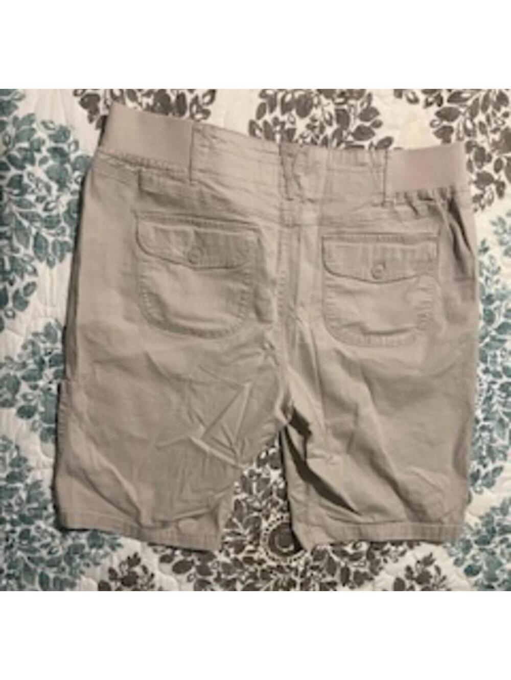 Gloria Vanderbilt Beige Cargo Shorts with Multiple Pockets size 12 - Picture 2 of 7